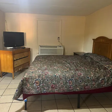 Royal Arms Motel